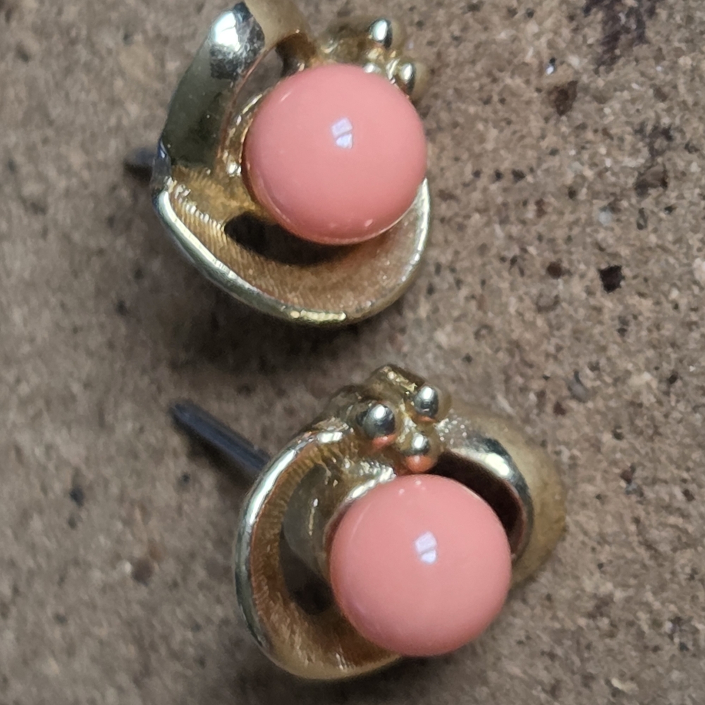 Vintage Avon Mirror Image Gold Tone and Peach Stone Stud Earrings